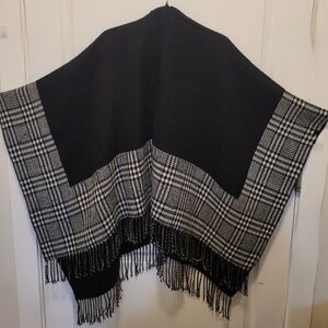 Addition Elle Monochrome Checkered Cape